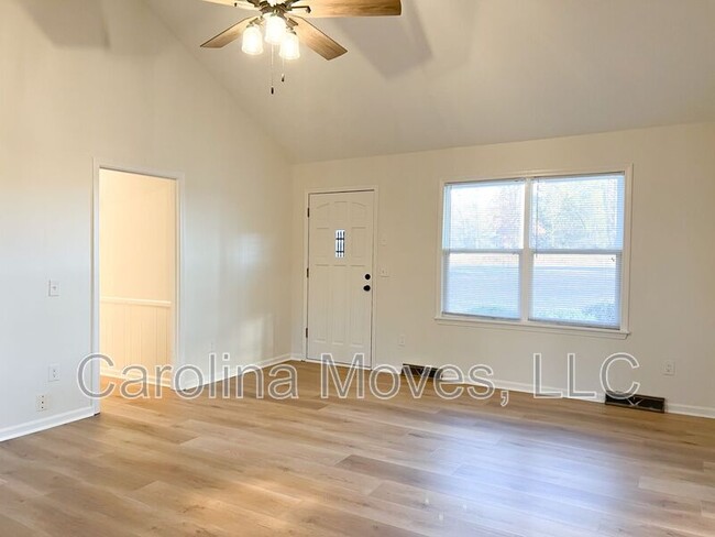 Building Photo - 2304 Saluda Dam Rd