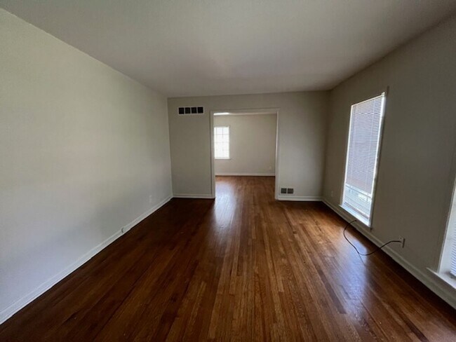 Building Photo - Renovated 4 Bedroom 2 Bath Home for Rent!