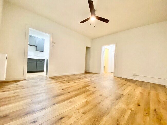 Building Photo - 960 S Oxford Ave Los Angeles, CA 90006