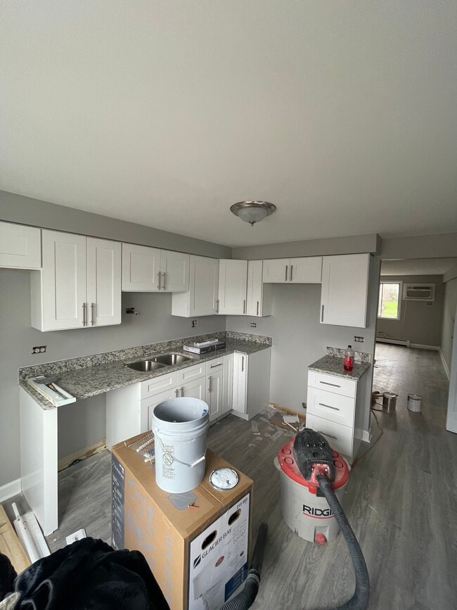 Kitchen - 636 W Pickwick Ct