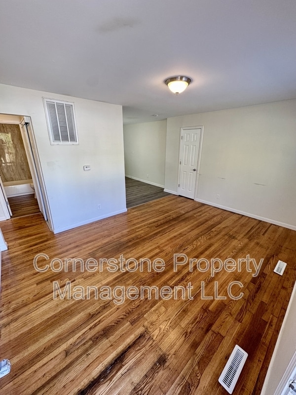 Foto del edificio - 1523 W 22nd Terrace