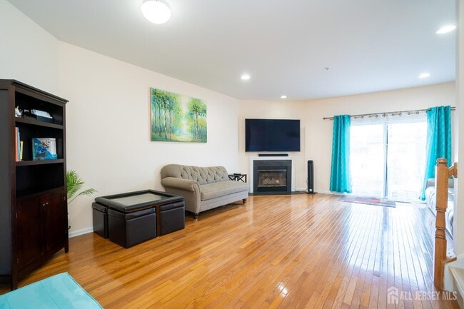 Building Photo - 908 Blossom Cir