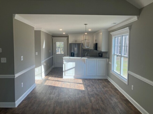 Foto del edificio - 5243 Castlewood Dr