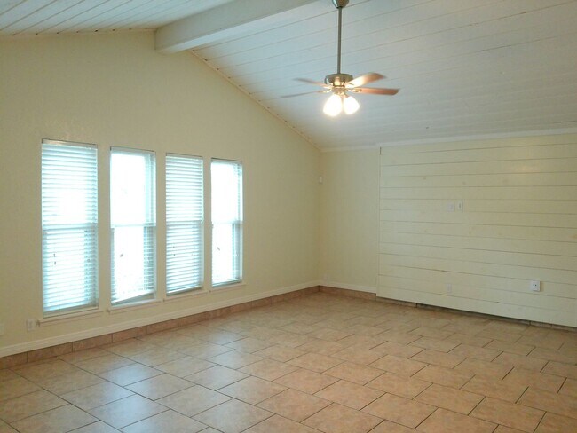 Foto del edificio - 6306 Kristin Dr