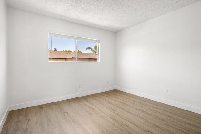 Building Photo - Valle at 9061 Kenwood