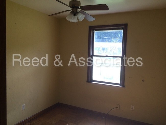Building Photo - 1571 E Alcy Rd