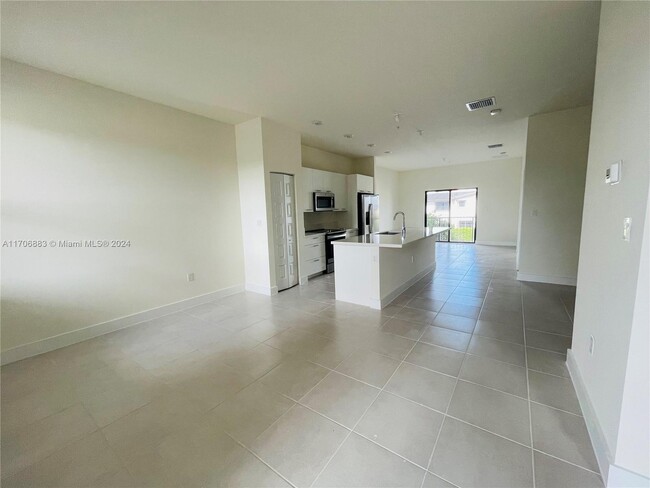 Foto del edificio - 8005 NW 104th Ave