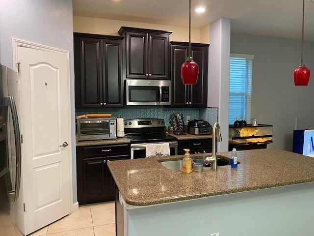 Building Photo - 15025 Evergreen Oak Loop