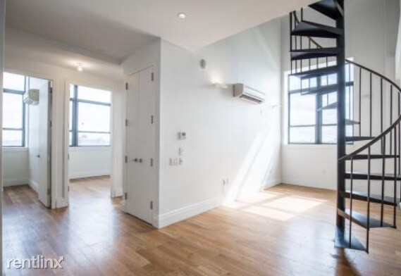 Building Photo - 210 Starr St