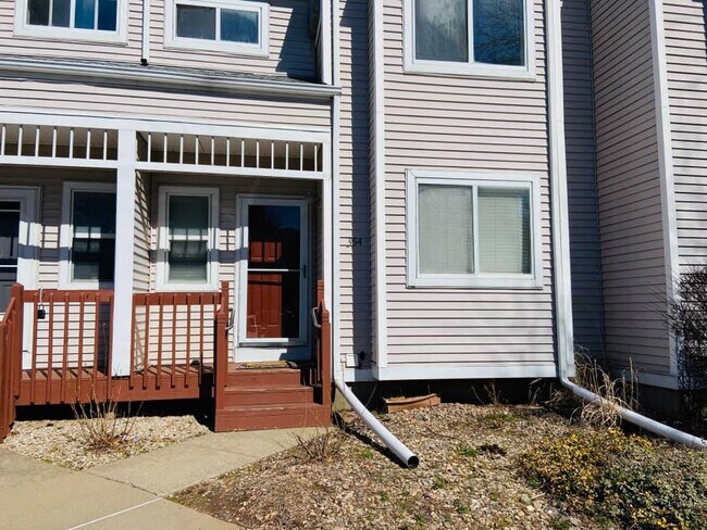 Foto del edificio - 70 Old Town Rd