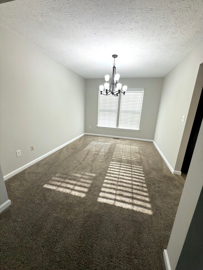 Foto del edificio - 5184 Taylor Lake Ln