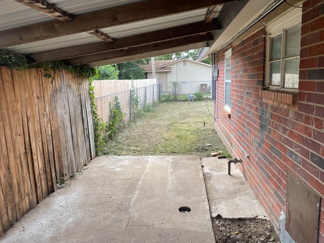 Building Photo - 302 Penrose St