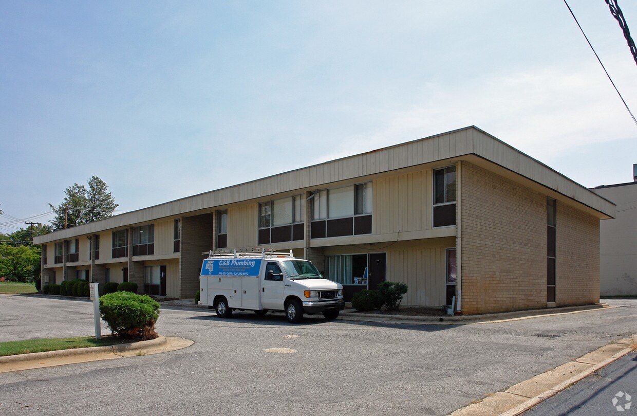 Building Photo - 320 Richardson Ave