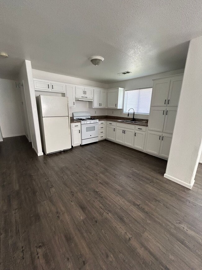 Building Photo - 1748-1750 Garden