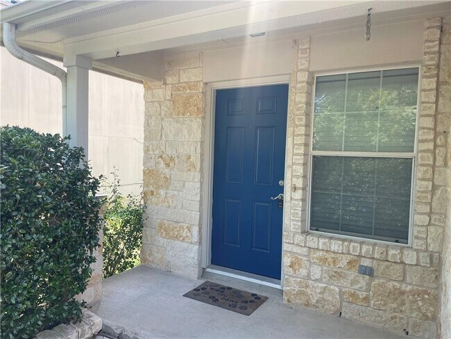 Building Photo - 136 Pebble Creek Ln