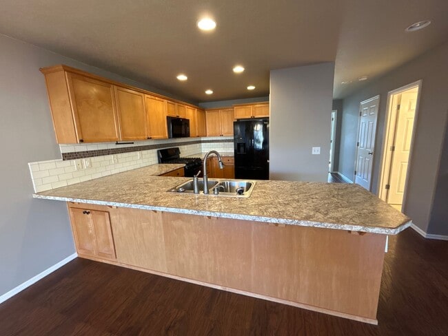 Foto del edificio - Beautiful 4 Bedroom Home in Desirable Willamette Landing!!