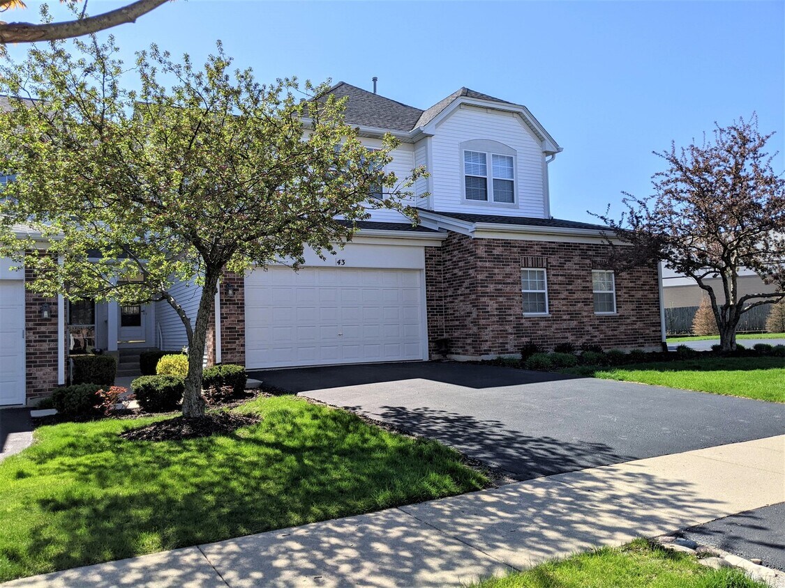 43 Woodview Dr, Glen Ellyn, IL 60137 Townhome Rentals in Glen Ellyn
