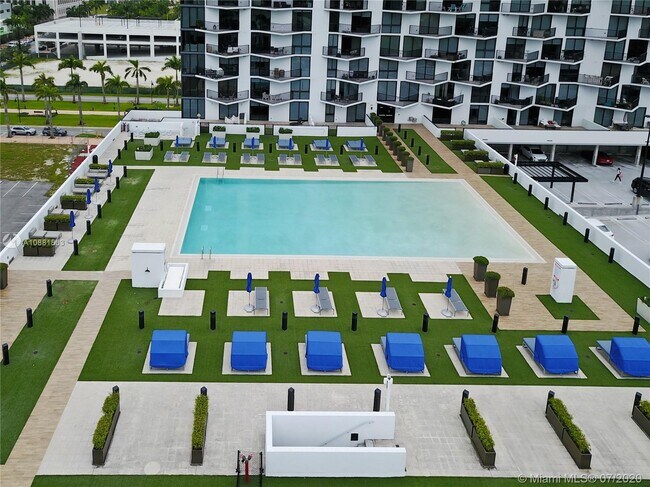 Foto del edificio - 5300 Paseo Blvd