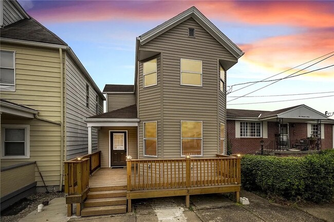 Building Photo - 1022 2nd Ave