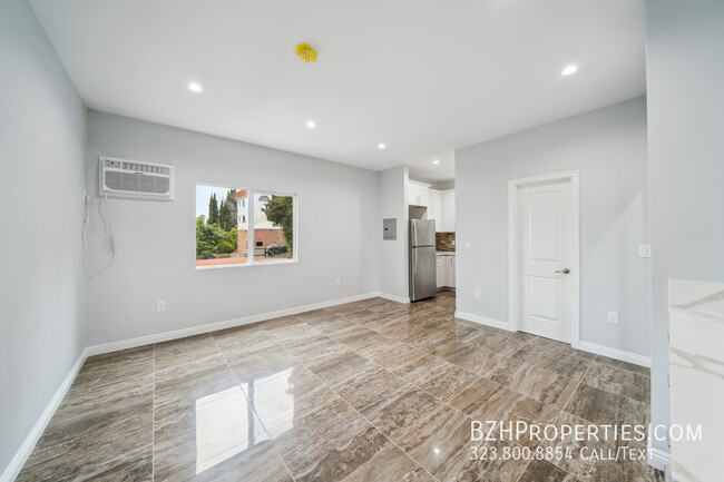 Building Photo - 1267 1/2 Vin Scully Ave-30