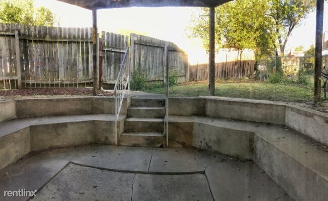 Foto del edificio - 9525 Park Ln