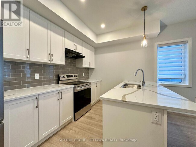 Building Photo - 422 Lillian Freiman Private
