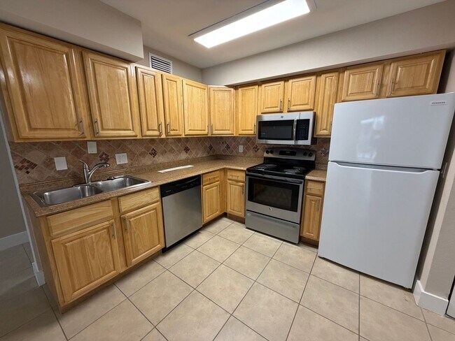 Building Photo - ANNUAL RENTAL - 2 BED / 2 BATH CONDO AT MYSTIC GARDENS