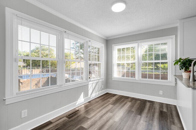 Building Photo - 159 Meadowbrook Ln