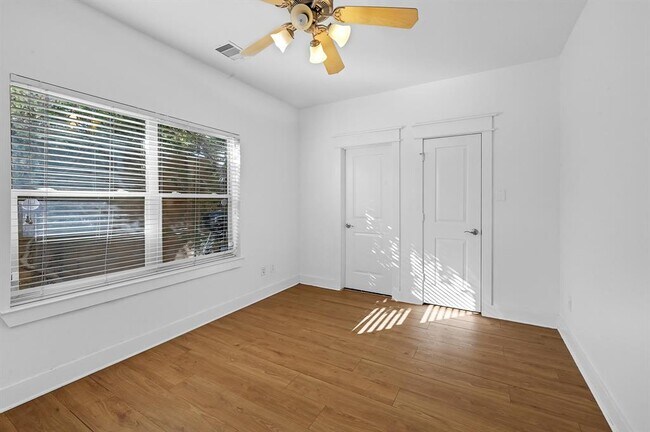 Foto del edificio - 205 Riley Ln
