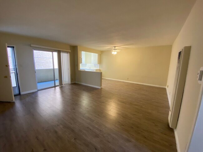 Foto del edificio - 241 E. Alameda Ave