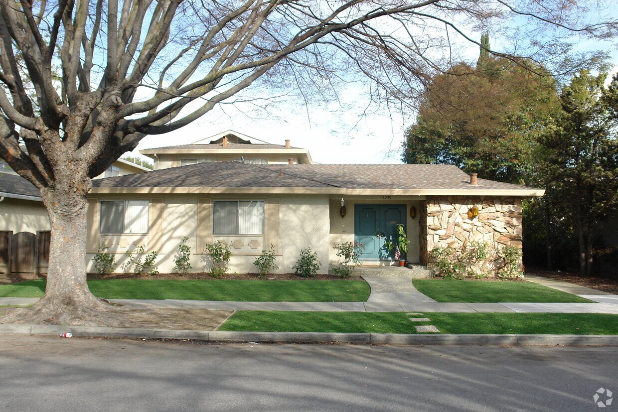 Building Photo - 1330 Essex Way