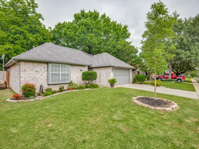 Building Photo - 1125 Briar Oaks Dr