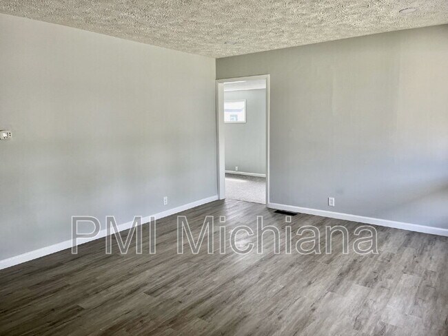 Building Photo - 3110 Voll Ln