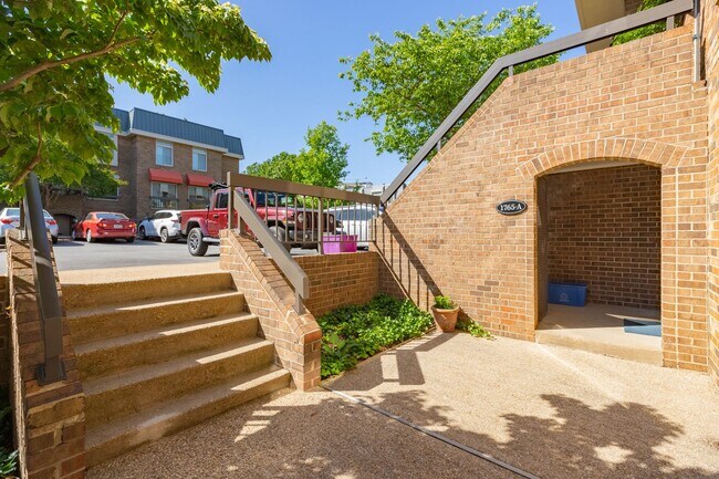 Foto del edificio - Beautiful 2-bedroom, 1.5-bath