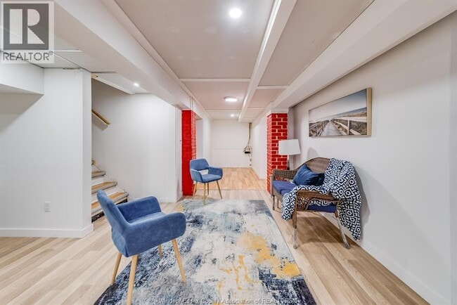 Building Photo - 961 Ouellette Ave