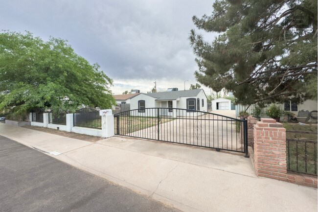 Building Photo - 2Bed/1Bath House at AZ-202/24th St! Move-In Ready on 08/06/2026! -- NO HOA! RV PARKING!