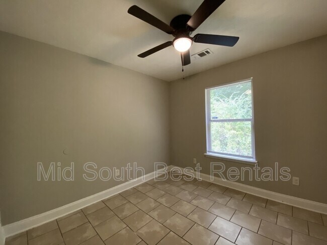 Foto del edificio - 320 Bellewood Ln