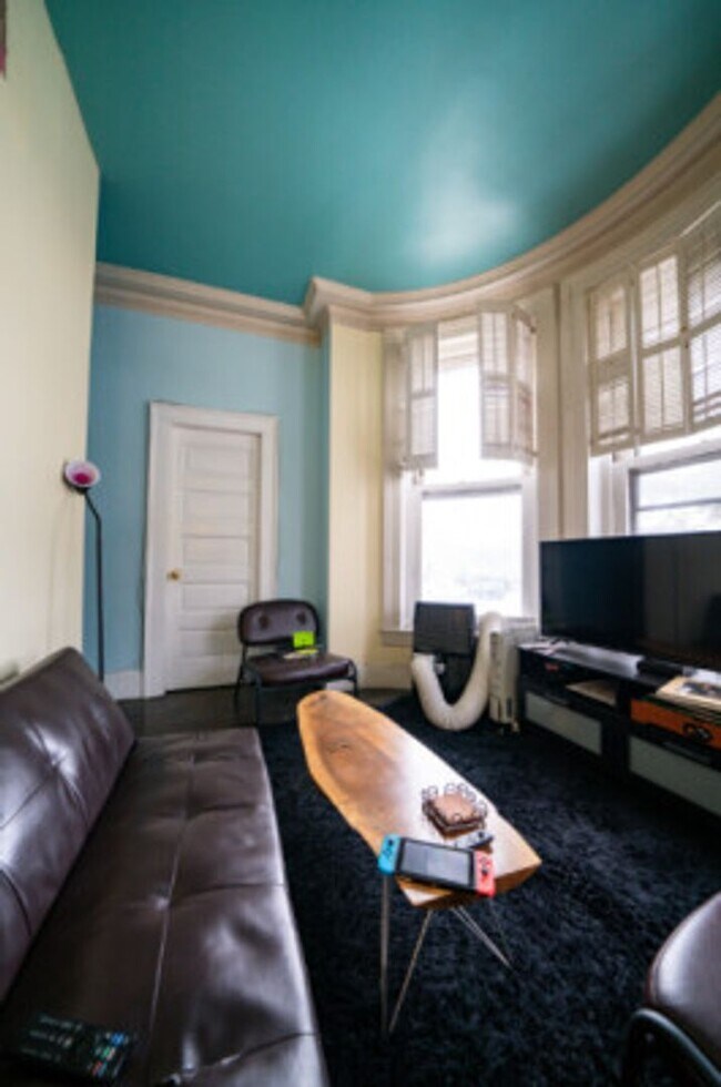 Foto del edificio - FENWAY 4 bed 2 bath - 9/1/26