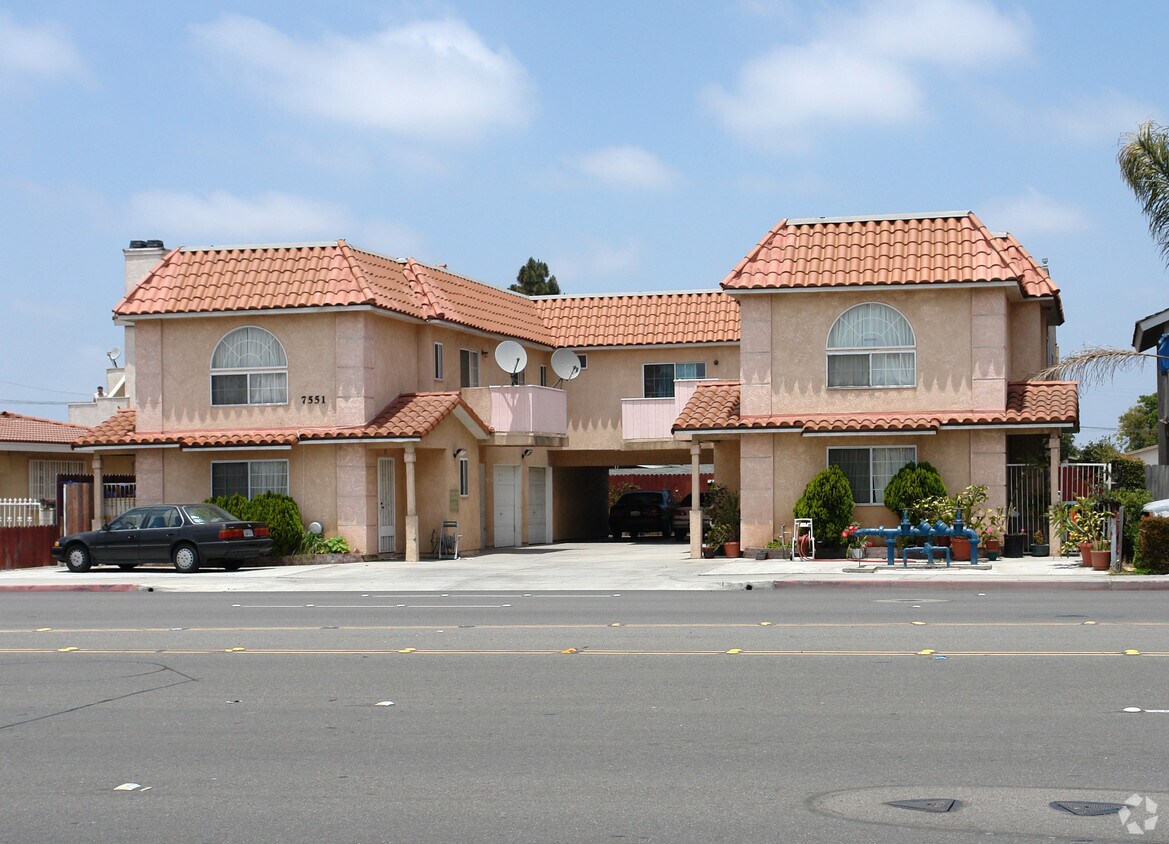 Primary Photo - 7551 Warner Ave