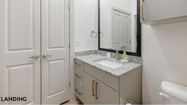 Foto del edificio - 13701 Montfort Dr