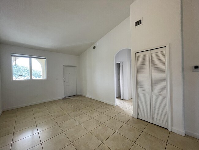 Foto del edificio - 2551 SE 16th Terrace