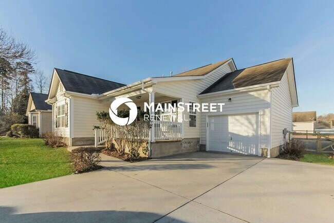 Foto del edificio - 3 Bedroom Pet-Friendly Home in Mooresville...