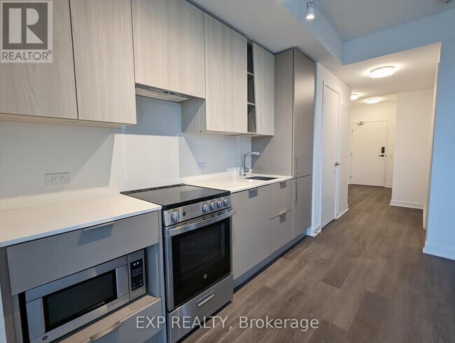 Photo du bâtiment - 3900-3900 Confederation Pkwy