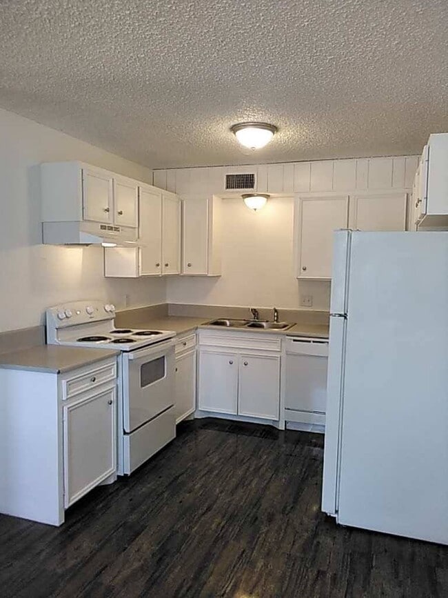 Foto del edificio - 621 Baker St