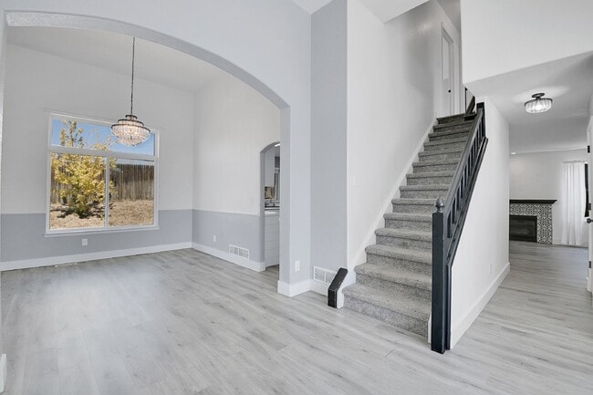 Foto del edificio - $3,040.95 - 3 Bed, 3-Bath Home in Aurora with In Unit Laundry and Central AC