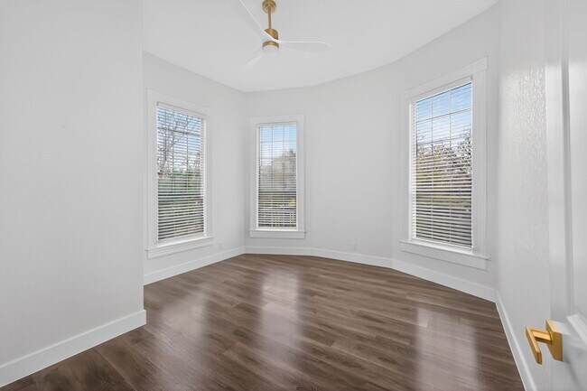 Building Photo - Nopal House