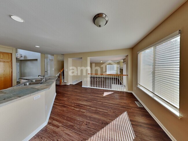 Foto del edificio - 4892 Waldenwood Dr