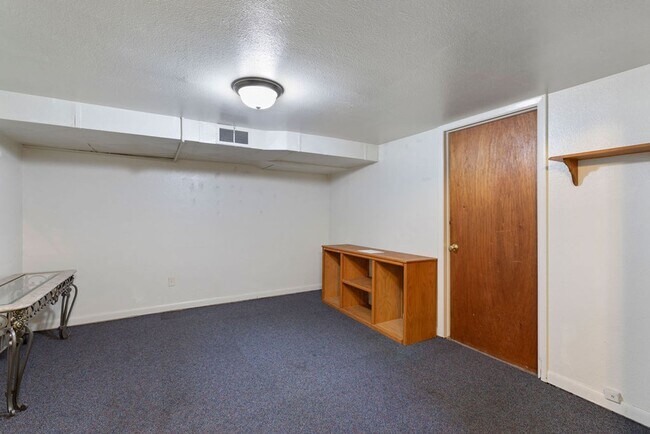 Foto del edificio - Basement Unit 2 Bedroom 1 Bath in Duplex