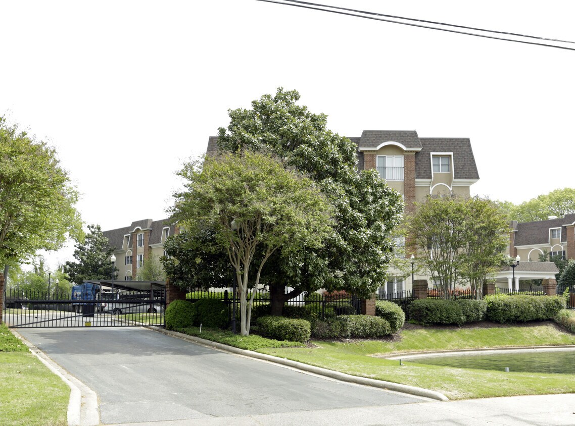 The Monarch Condominiums Apartments Memphis, TN