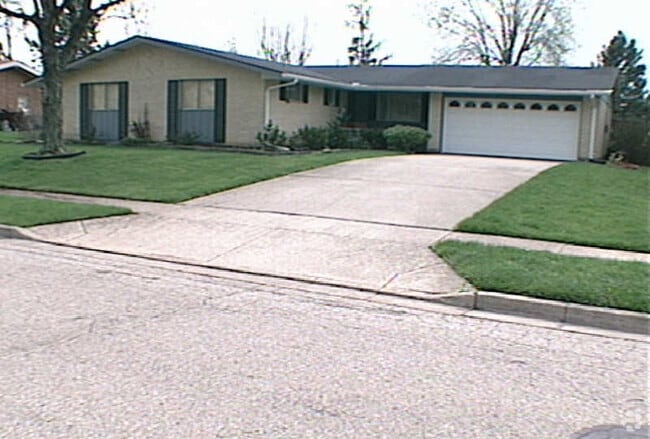 Building Photo - 121 Blairwood Dr